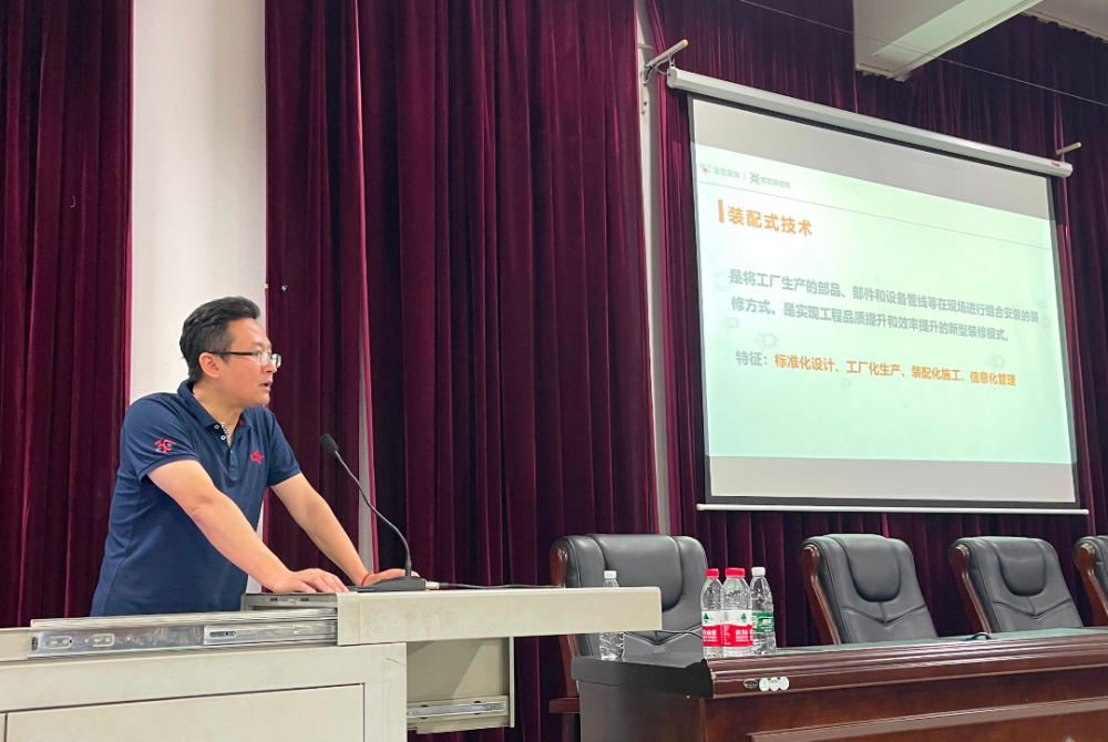 常宏副總工程師吳歆威參加湖南交通職業技術學院宣講會